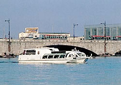 1999年2月に進水した信濃川ウォーターシャトル１号船「アナスタシア」