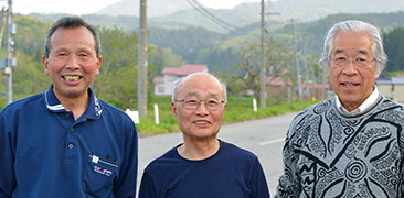 NPO法人ここ掘れ和ん話ん探検隊の皆さん。右から加藤喜一さん、栗田金男さん、岡村俊春さん