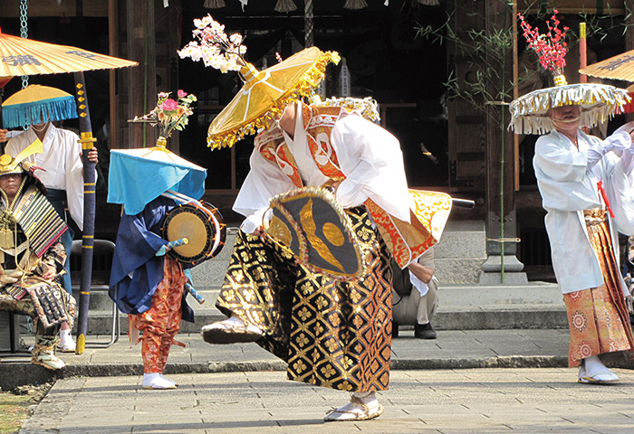 毎年奉納される滝宮念仏踊（常例踊）