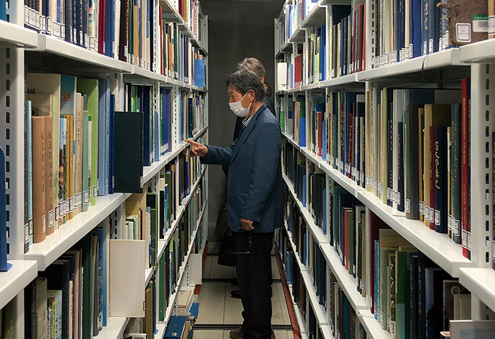 久留米大学御井図書館内に設置された「古賀邦雄河川文庫」