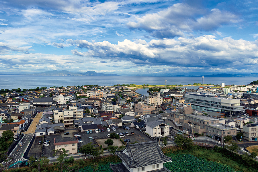 島原城から望む市街地と島原湾