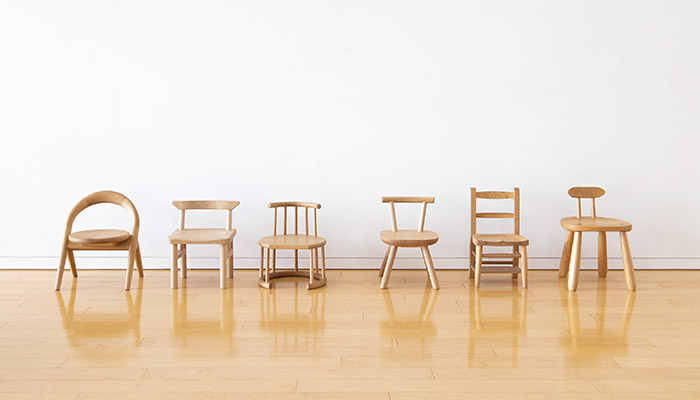 手づくりの椅子をプレゼントする「君の椅子」事業。毎年異なるデザインが選定され、町内の家具職人が製作する