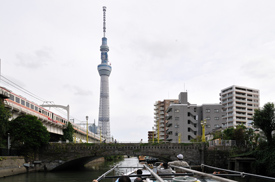 北十間川から見上げた東京スカイツリー