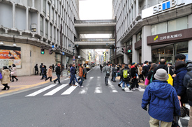 大正期に新設された宇田川新水路は西武百貨店A館とB館の間の道路下を流れる