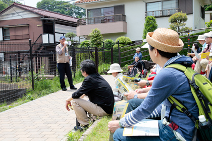 開会式に続いて行なわれた吉田さんの久地円筒分水レクチャー