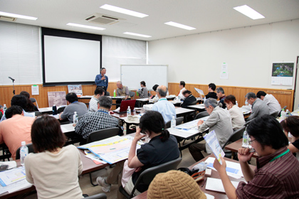 二ヶ領せせらぎ館で実施した午後の講義