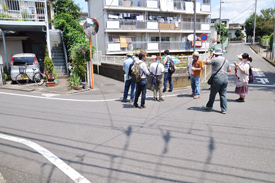 昔は溜め池だった住宅街の中の交差点