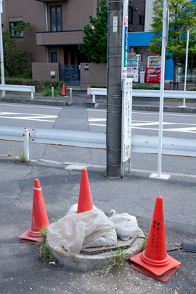 バイパス管設置の工事の跡