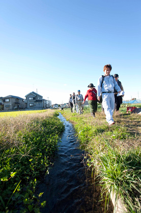 せせらぎ農園近くの素掘りの用水路