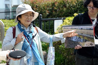 瀬切れ対策工事について説明する若林さん