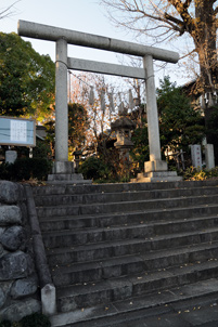 西の端に現存する産千代稲荷神社