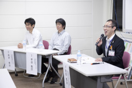 質問に答える講師（右から南部さん、早迫さん、高木さん）