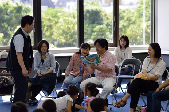 お父さん、お母さんも読み聞かせをがんばりました