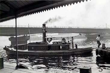 1964年（昭和39）の佃島渡船（中央区立郷土天文館 蔵）