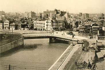 1930年（昭和5）の三吉橋（京橋図書館 蔵）。
