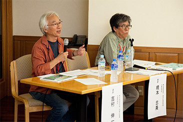 参加者の質問に答える吉村さん（左）と橋本さん（右）
