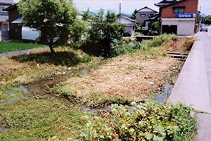 荒れ果てたころの中野清水