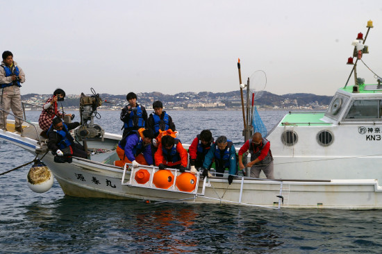 漁船「源春丸」を用いた江ノ島沖での実験