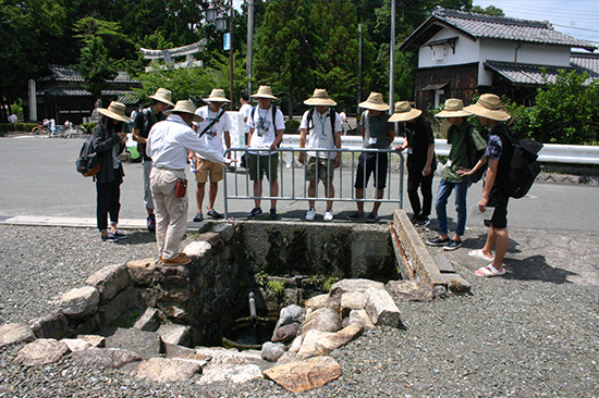 「針江生水の郷委員会」が行なっている「里山水辺ツアー」