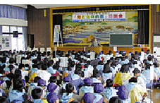 お魚博士・鳥羽水族館館長 中村幸昭氏のわかりやすい講演に親子そろって大爆笑。 