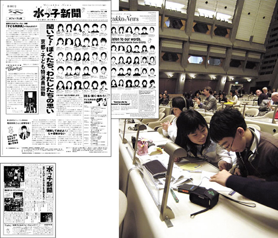 「水っこ新聞」第1号（Ａ4版6ページ）（左）は2002年12月に発行された。創刊準備号の3冊は日本語のみだが、水フォーラム開催中のものは、日本語と英語が表裏に配置されたＡ3版。（上）