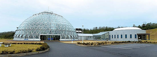 鳥取大学乾燥地研究センターの実験施設、アリド中央ドーム