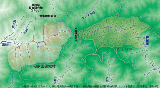 冒頭の写真は地図の中央にプロットした赤丸の地点から東に向かって撮影した。