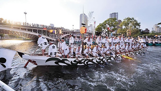 天神祭の様子