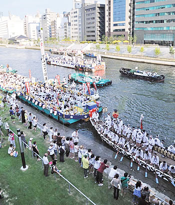 天神祭の様子