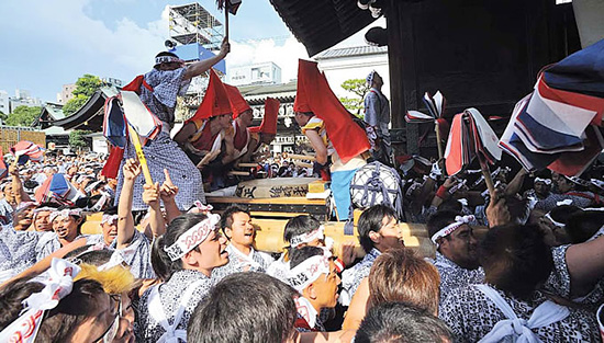 天神祭の様子