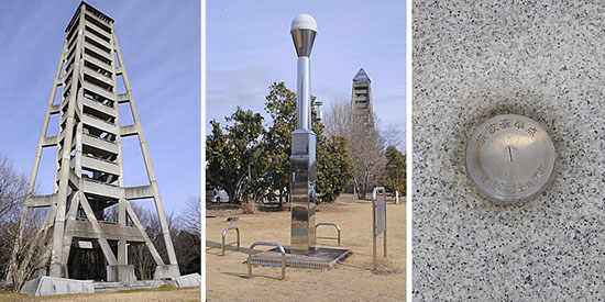 〈地図と測量の科学館〉の屋外。