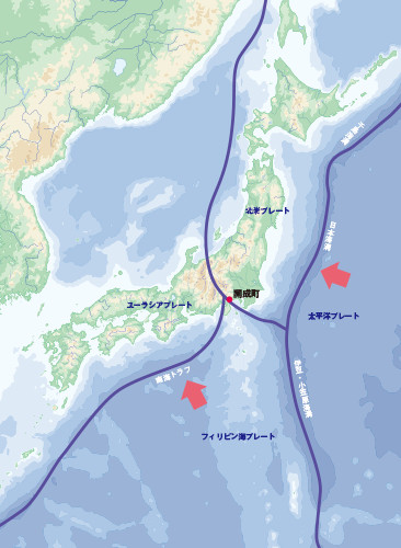 足柄平野は三つのプレートの境界にあるため、複雑な地質が形成された。