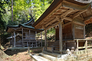 権現山の山頂にある奥の院。