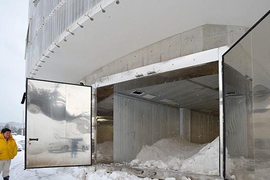 雪のまちみらい館の1階は雪室になっていて、夏の冷房に使われている。