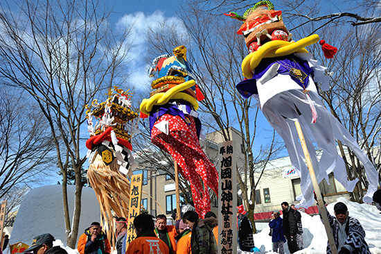 かまくら祭の翌日に行なわれる梵天（ぼんでん）。