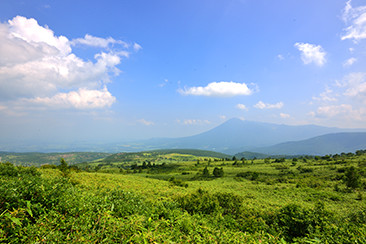 川巡りのスタートとなった八幡平で最初に見えてきたのは、松尾鉱山跡。