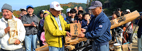 通行手形、記念品の授与式