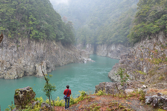 熊野川支流の北山川上流にある瀞峡（どろきょう）。