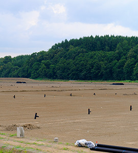 撮影したのは長沼ではなく名寄だが、地中に配管を巡らせる風景があちらこちらで見られた。