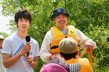 高校2年生の原田森都（もりと）くん。この日の水防団の集まりでは、年少の子どもたちのリーダーとして進行役を務めた。