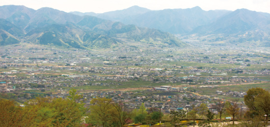 平地の少ない山梨県はかつて畑作が中心で、主食は小麦だった。