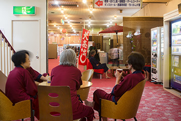 どこか懐かしい、昭和時代の雰囲気も残る平針東海健康センターの館内。