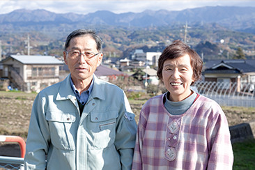 キタザワ農園の北沢義弘さんと妻の貞子さん。