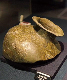 平泉町内の遺跡から出土した常滑四耳壺（しじこ）。平安時代後期のもの