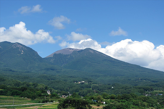 「小室節」に歌われる小諸市から見た浅間山