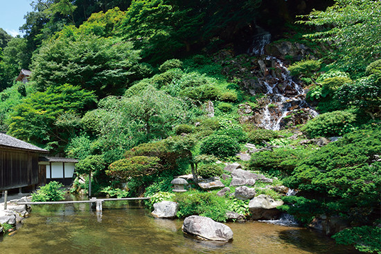 9鉄師の一つ、櫻井家住宅（国指定重要文化財）の日本庭園。
