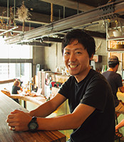 Nui.HOSTEL & BAR LOUNGEのマネージャーを務め、Backpackers’JapanのCFOでもある桐村琢也さん