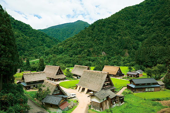 五箇山の合掌造り集落の景色。