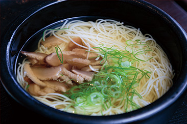 揖保乃糸資料館のレストラン「庵」で提供する素麺