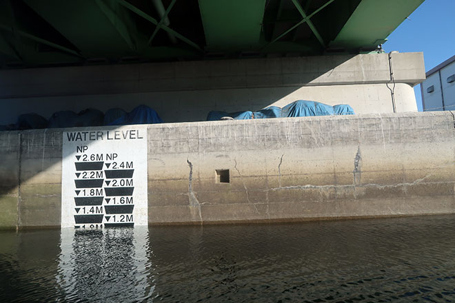 中川運河と名古屋港の水位差を調整しているところ